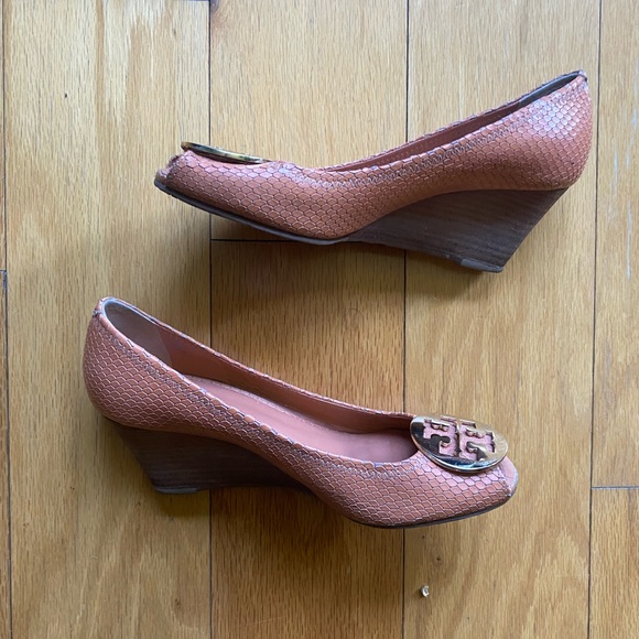 Tory Burch Sally II Wedge Pump Size 8 1/2 Snake Print Peep Toe - Picture 4 of 8